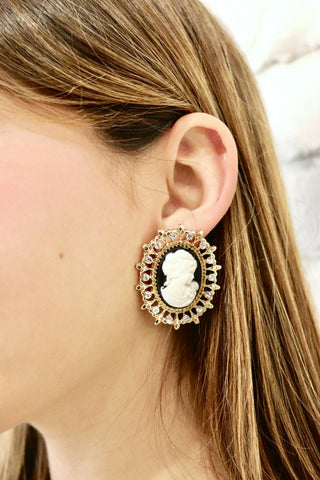 Vintage-inspired cameo stud Earrings